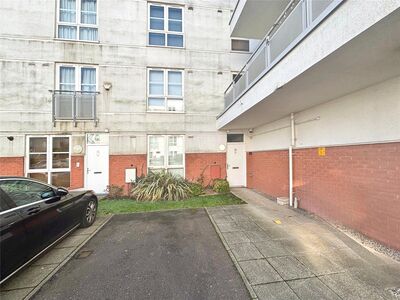 Quainton Road, 1 bedroom Flat to rent, &pound;995 pcm