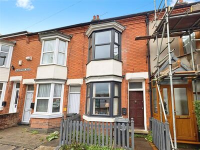 2 bedroom Mid Terrace House for sale