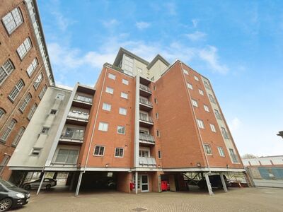 2 bedroom Flat for sale