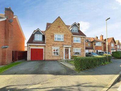 5 bedroom Detached House for sale