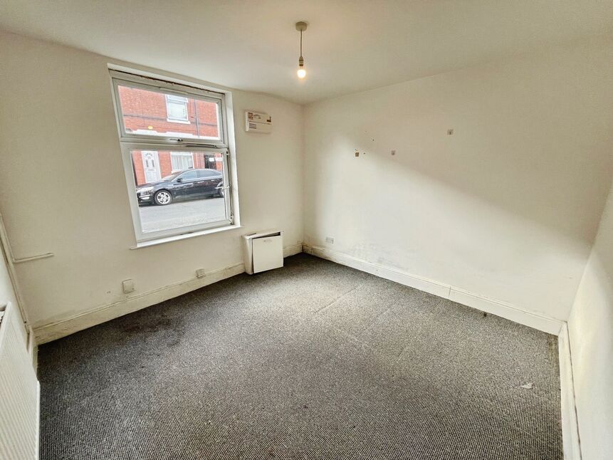 Sitting Room / Bed 4