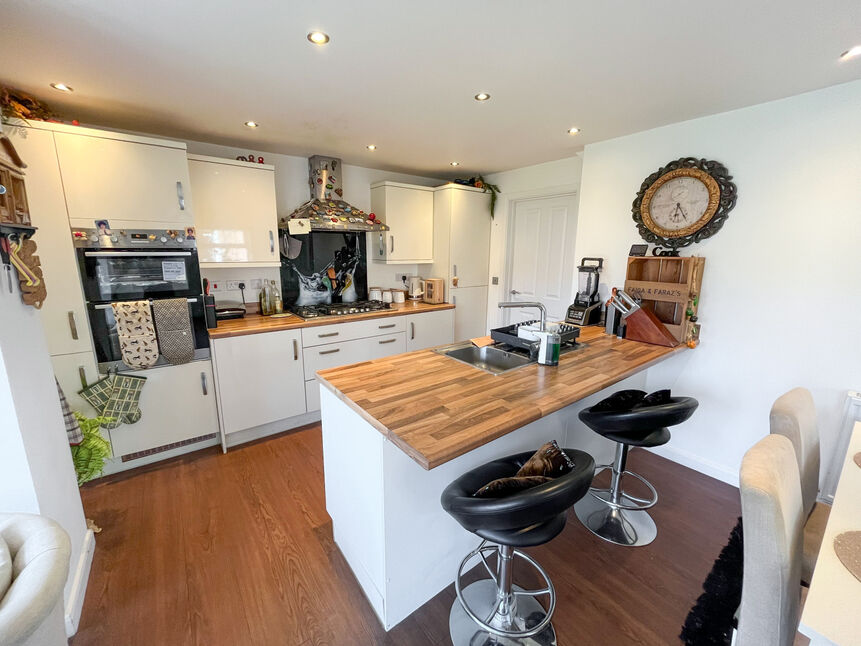 Kitchen / Living / Diner