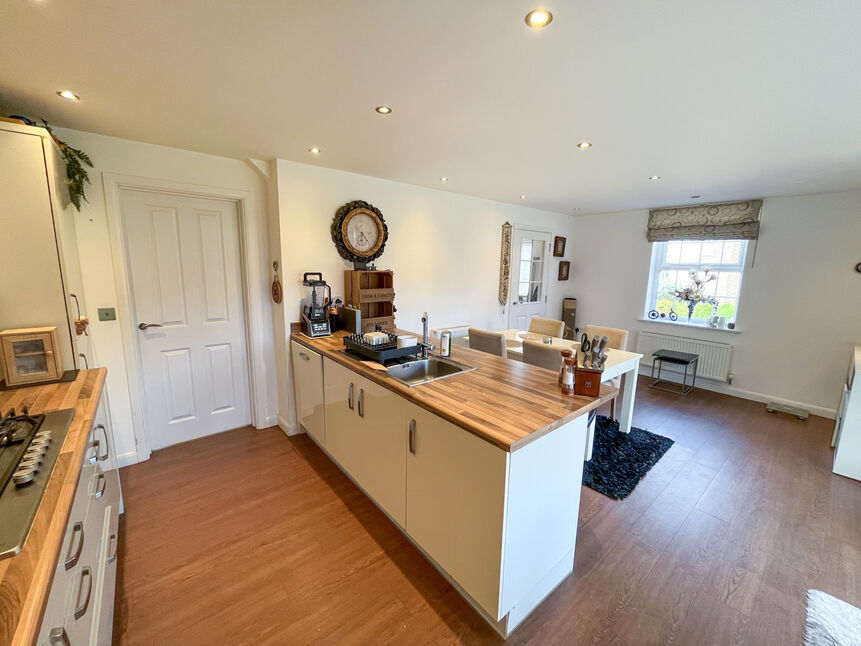 Kitchen / Living / Diner