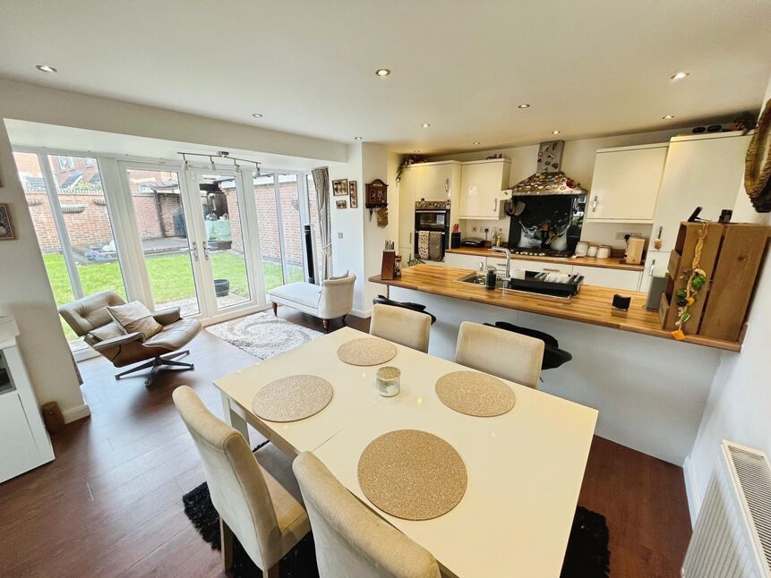 Kitchen / Living / Diner