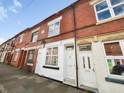 2 bedroom Mid Terrace House for sale