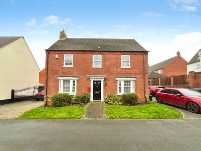 Ruskin Field, 4 bedroom Detached House to rent, &pound;1,600 pcm