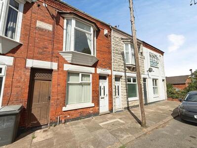 2 bedroom Mid Terrace House for sale