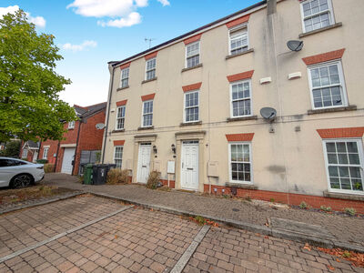 4 bedroom Mid Terrace House for sale