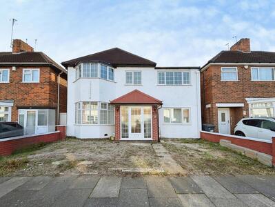 6 bedroom Detached House for sale