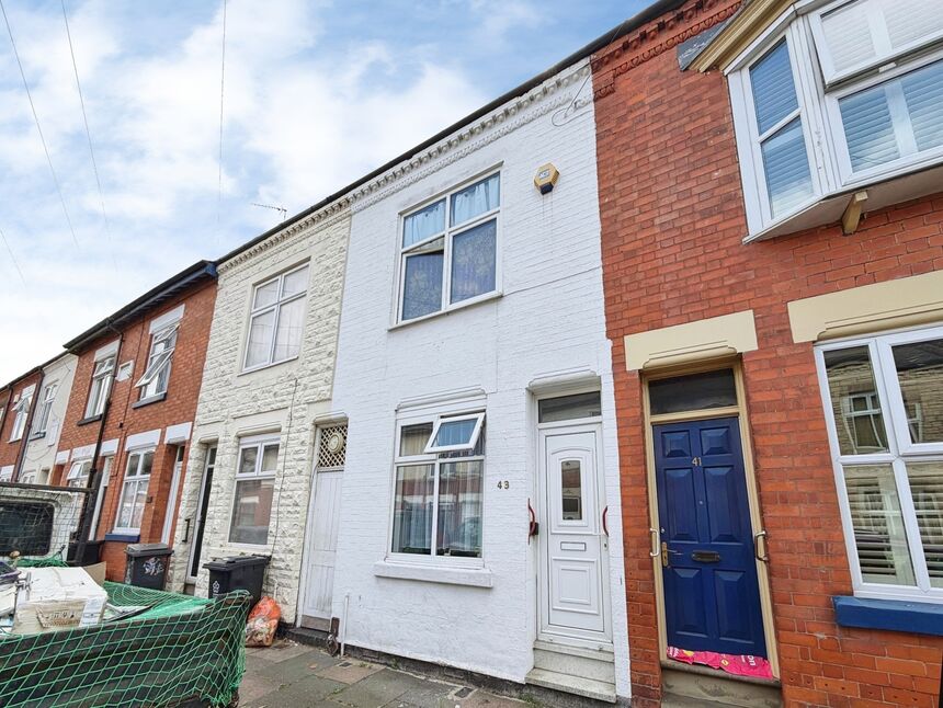 3 bedroom Mid Terrace House for sale