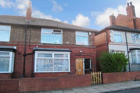 Hartley Crescent, 3 bedroom Semi Detached House to rent, £950 pcm