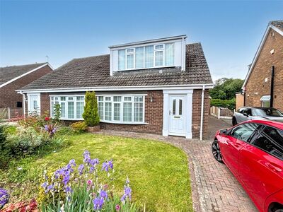 Lyme Chase, 2 bedroom Semi Detached Bungalow to rent, £1,100 pcm
