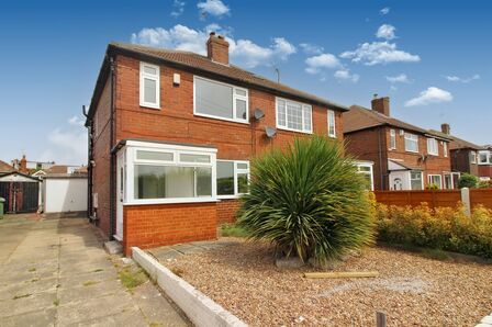 Kelmscott Crescent, 3 bedroom Semi Detached House to rent, £1,150 pcm