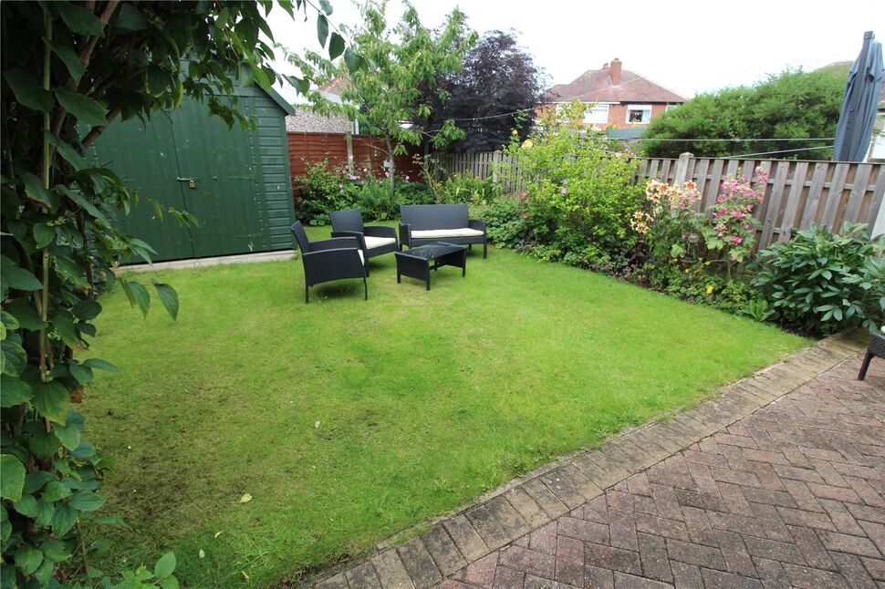 3 bedroom Semi Detached House for sale, Pendas Way, Leeds, LS15 £240,000