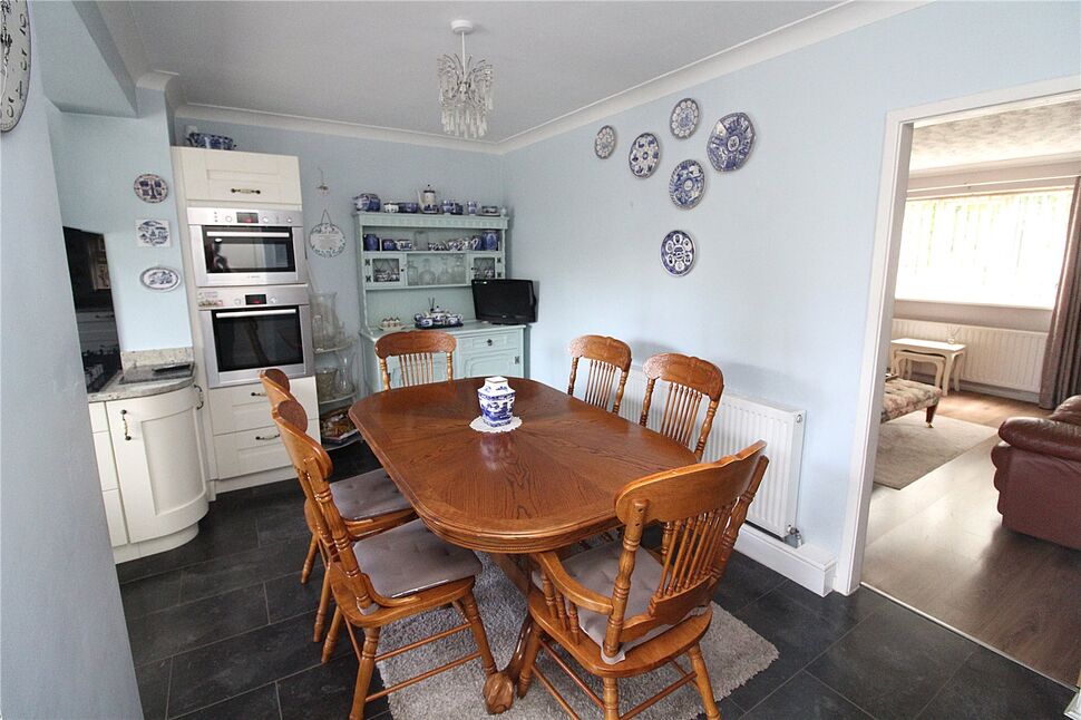 3 bedroom Semi Detached House for sale, Pendas Way, Leeds, LS15 £240,000