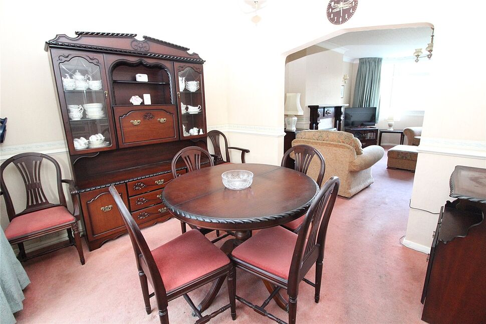 3 bedroom Semi Detached House for sale, Pendas Way, Leeds, LS15 £240,000