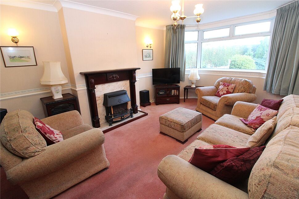 3 bedroom Semi Detached House for sale, Pendas Way, Leeds, LS15 £240,000