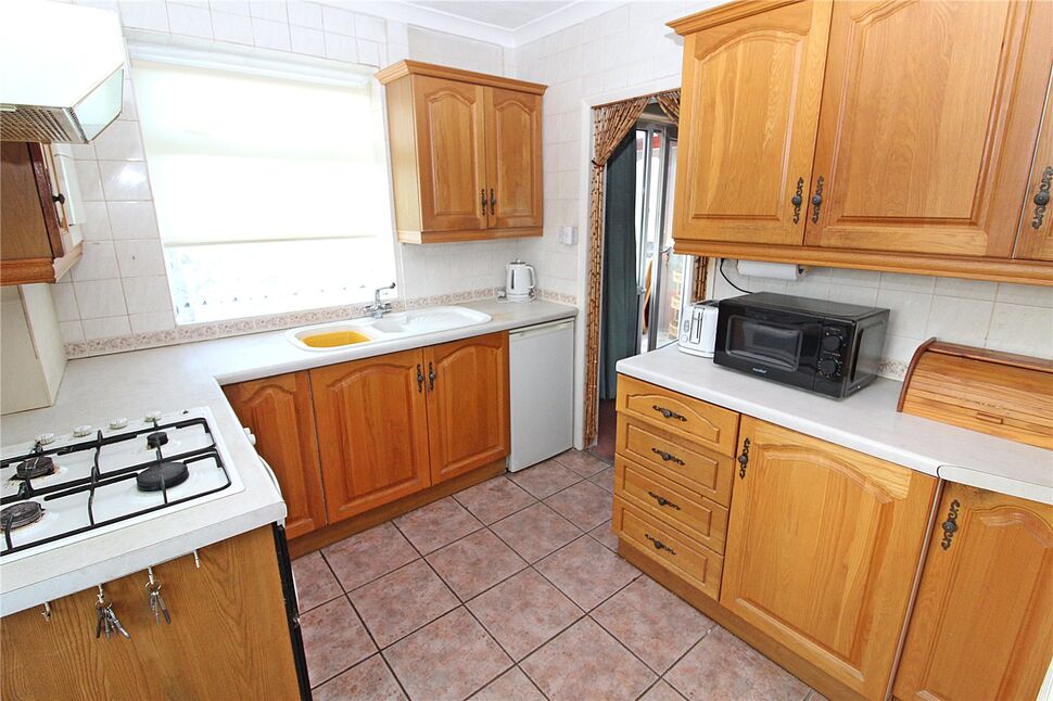 3 bedroom Semi Detached House for sale, Pendas Way, Leeds, LS15 £240,000