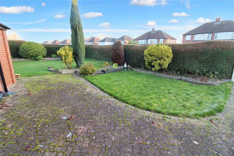 3 bedroom Semi Detached House for sale, Pendas Way, Leeds, LS15 £240,000