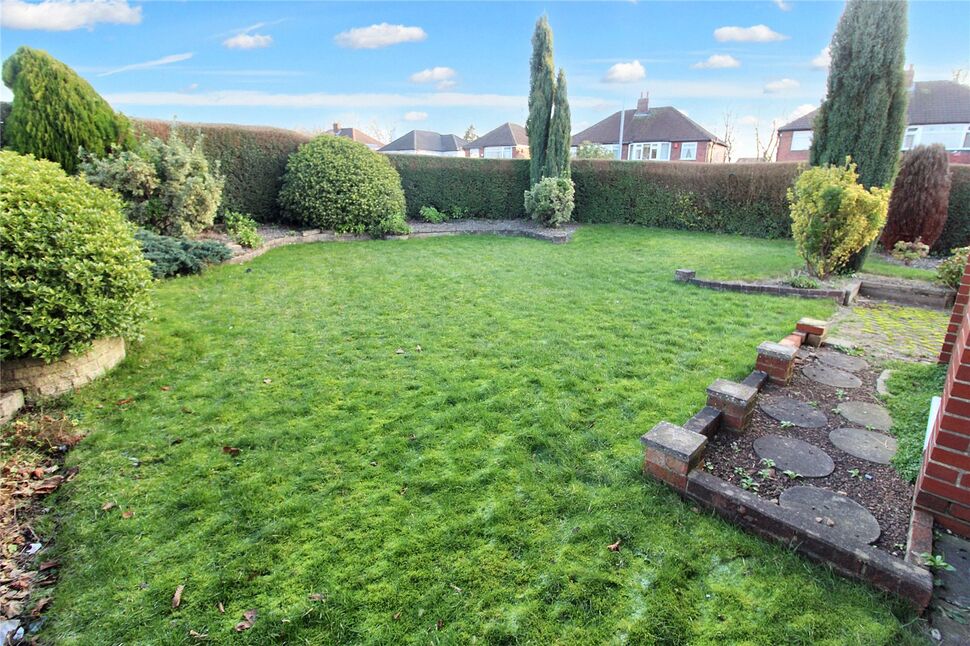 3 bedroom Semi Detached House for sale, Pendas Way, Leeds, LS15 £240,000