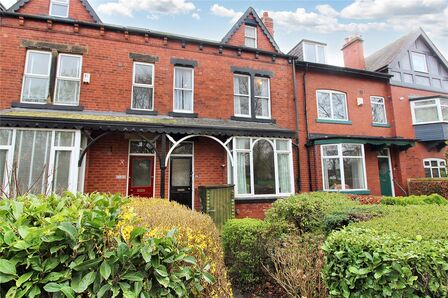 Austhorpe Road, 5 bedroom Mid Terrace House for sale, £285,000