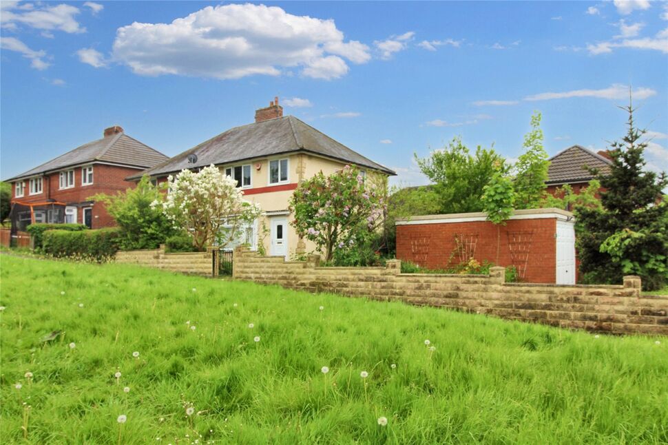 4 bedroom End Terrace House for sale, Whinmoor Way, Leeds, LS14 £200,000