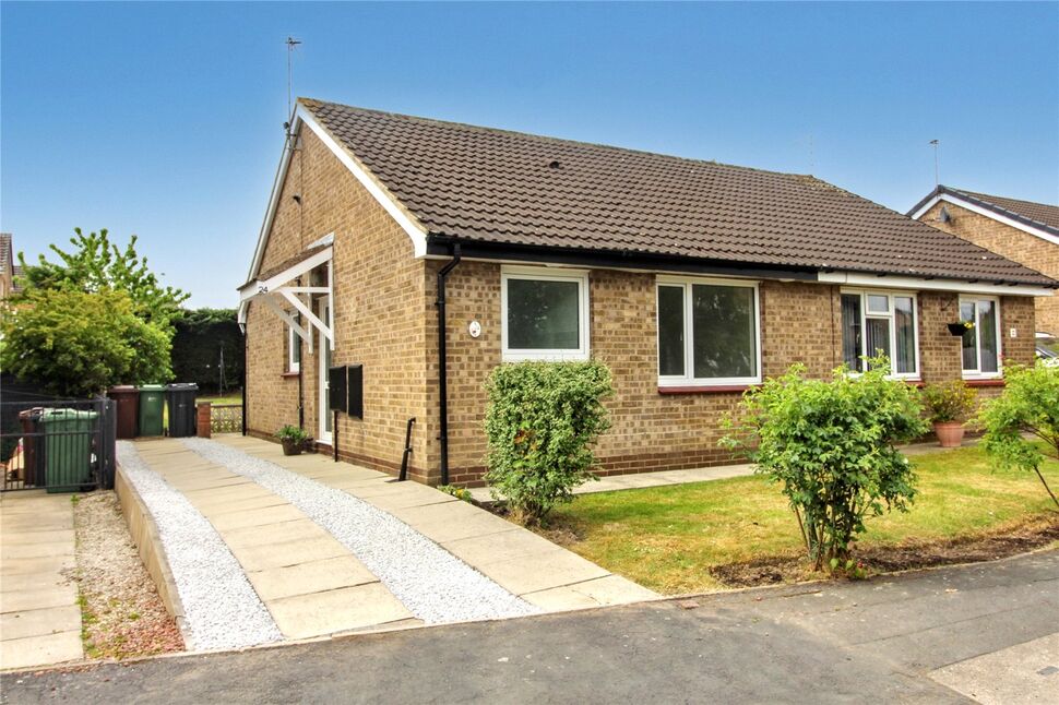 Main image of 2 bedroom Semi Detached Bungalow for sale, Chelsfield Way, Leeds, LS15