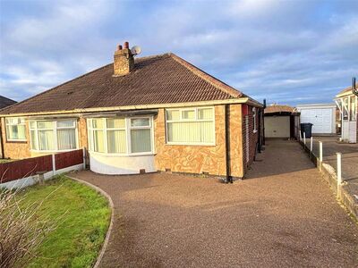 2 bedroom Semi Detached Bungalow to rent