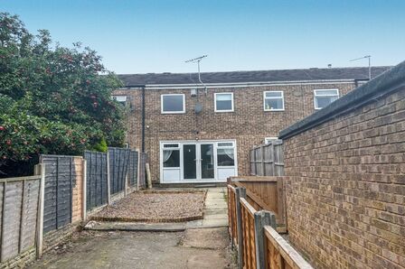 3 bedroom Mid Terrace House for sale