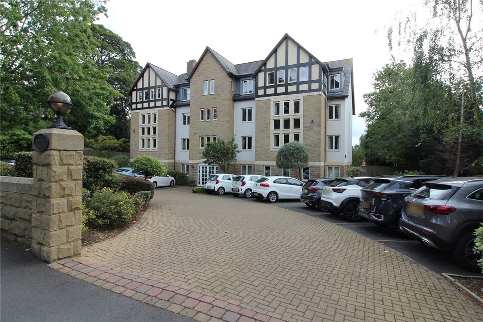 Main image of 1 bedroom Flat for sale, Park Avenue, Roundhay, West Yorkshire, LS8