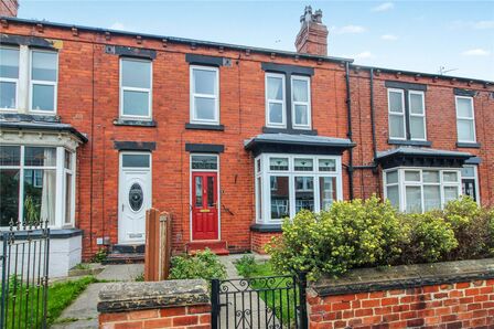 3 bedroom Mid Terrace House for sale