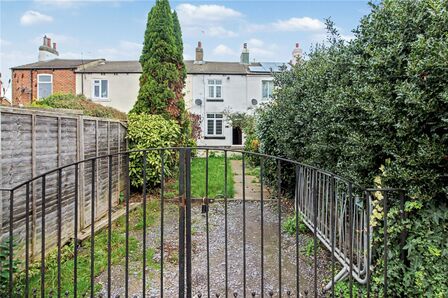 2 bedroom Mid Terrace House for sale