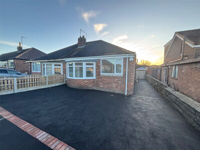 Kennerleigh Walk, 2 bedroom Semi Detached Bungalow to rent, £1,200 pcm
