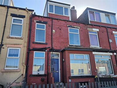 2 bedroom Mid Terrace House for sale