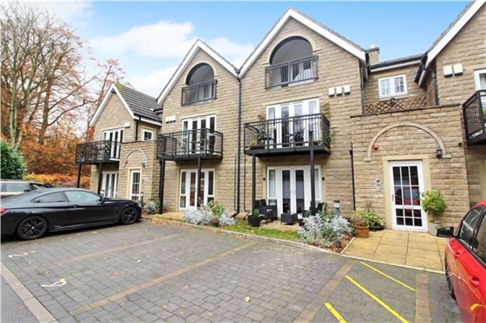 Main image of 2 bedroom Flat for sale, Shadwell Lane, Leeds, LS17