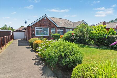 Pendas Walk, 2 bedroom Semi Detached Bungalow for sale, &pound;245,000