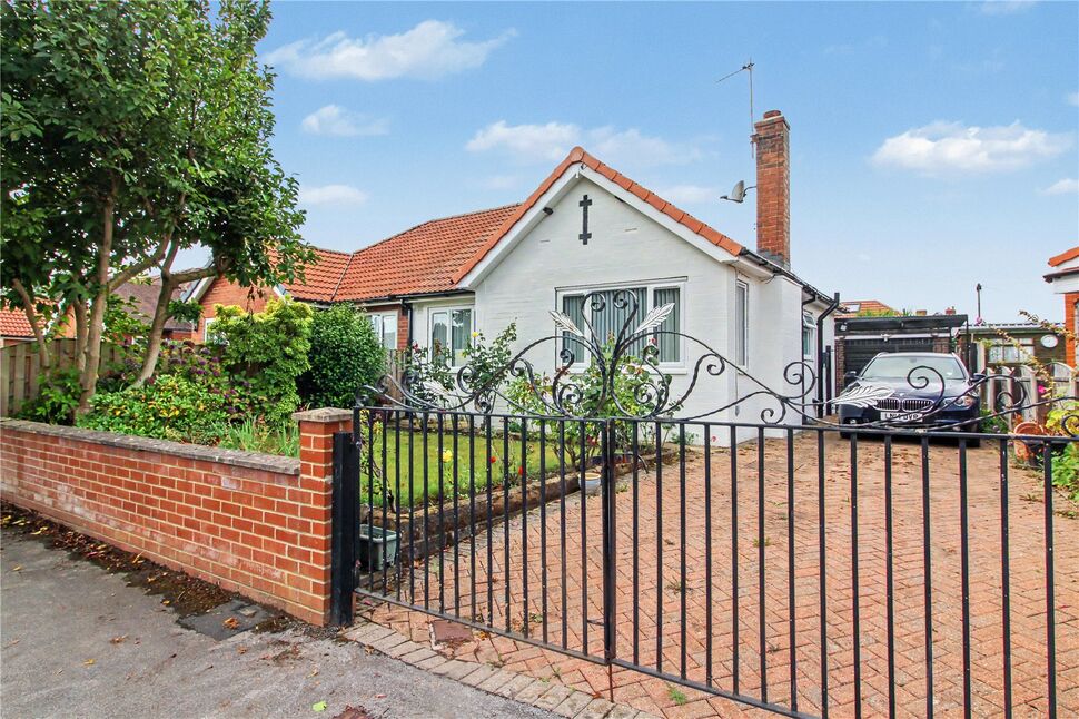 Main image of 2 bedroom Semi Detached Bungalow for sale, Pendas Walk, Leeds, West Yorkshire, LS15