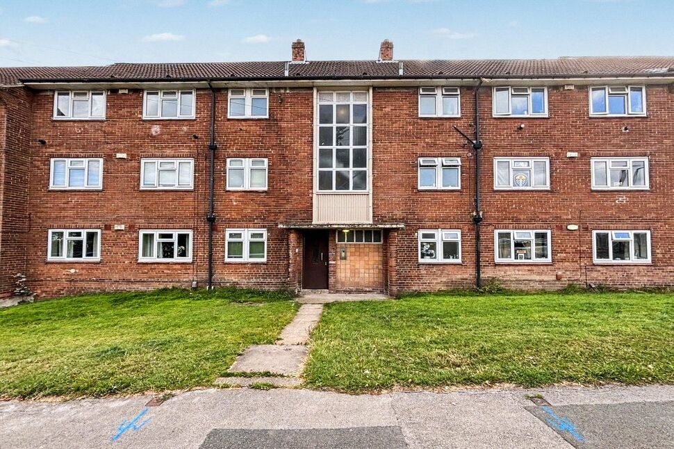 Main image of 3 bedroom Flat to rent, Fearnville Road, Leeds, West Yorkshire, LS8