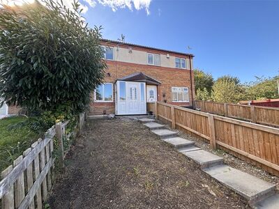 2 bedroom Mid Terrace House to rent