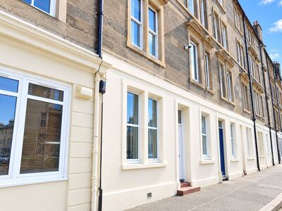 Easter Road, 1 bedroom Flat to rent, &pound;1,100 pcm
