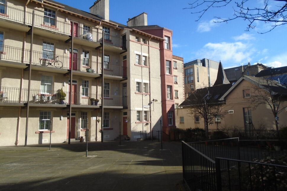 Main image of 1 bedroom  Flat to rent, Tron Square, Edinburgh, Midlothian, EH1