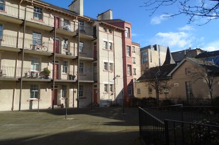 Tron Square, 1 bedroom  Flat to rent, £1,150 pcm