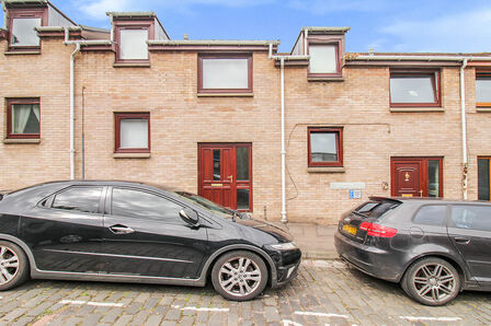 Spey Street, 3 bedroom Mid Terrace House to rent, £2,000 pcm