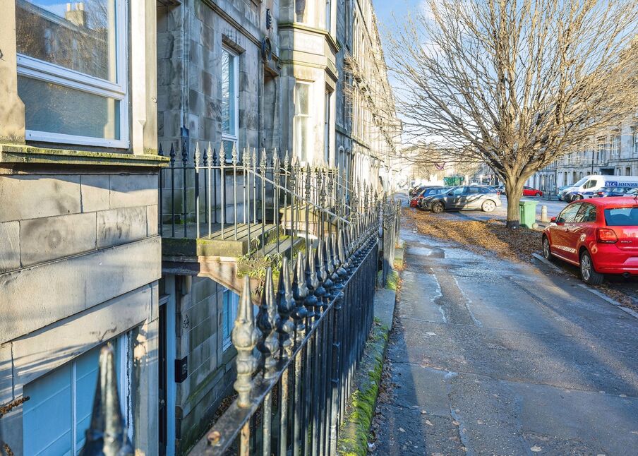 Main image of 2 bedroom  Flat for sale, Brunswick Street, Edinburgh, Midlothian, EH7