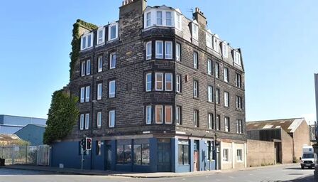 Salamander Street, 2 bedroom  Flat for sale, £195,000