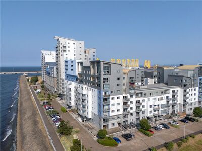 3 bedroom Flat for sale