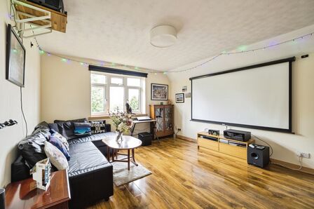 2 bedroom  Flat for sale