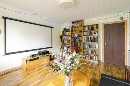 Elliot Street, 2 bedroom  Flat for sale, £195,000