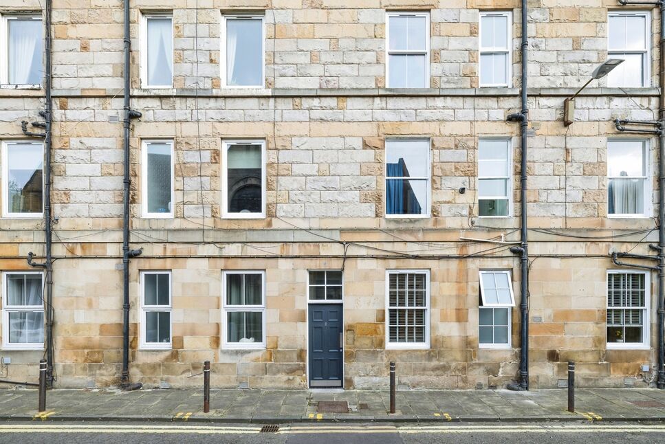 Main image of 1 bedroom  Flat for sale, Lorne Square, Edinburgh, Midlothian, EH6