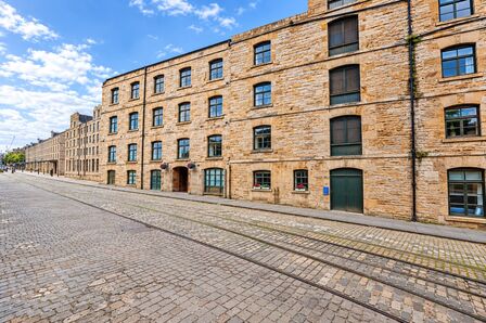 Commercial Street, 1 bedroom Flat for sale, &pound;190,000